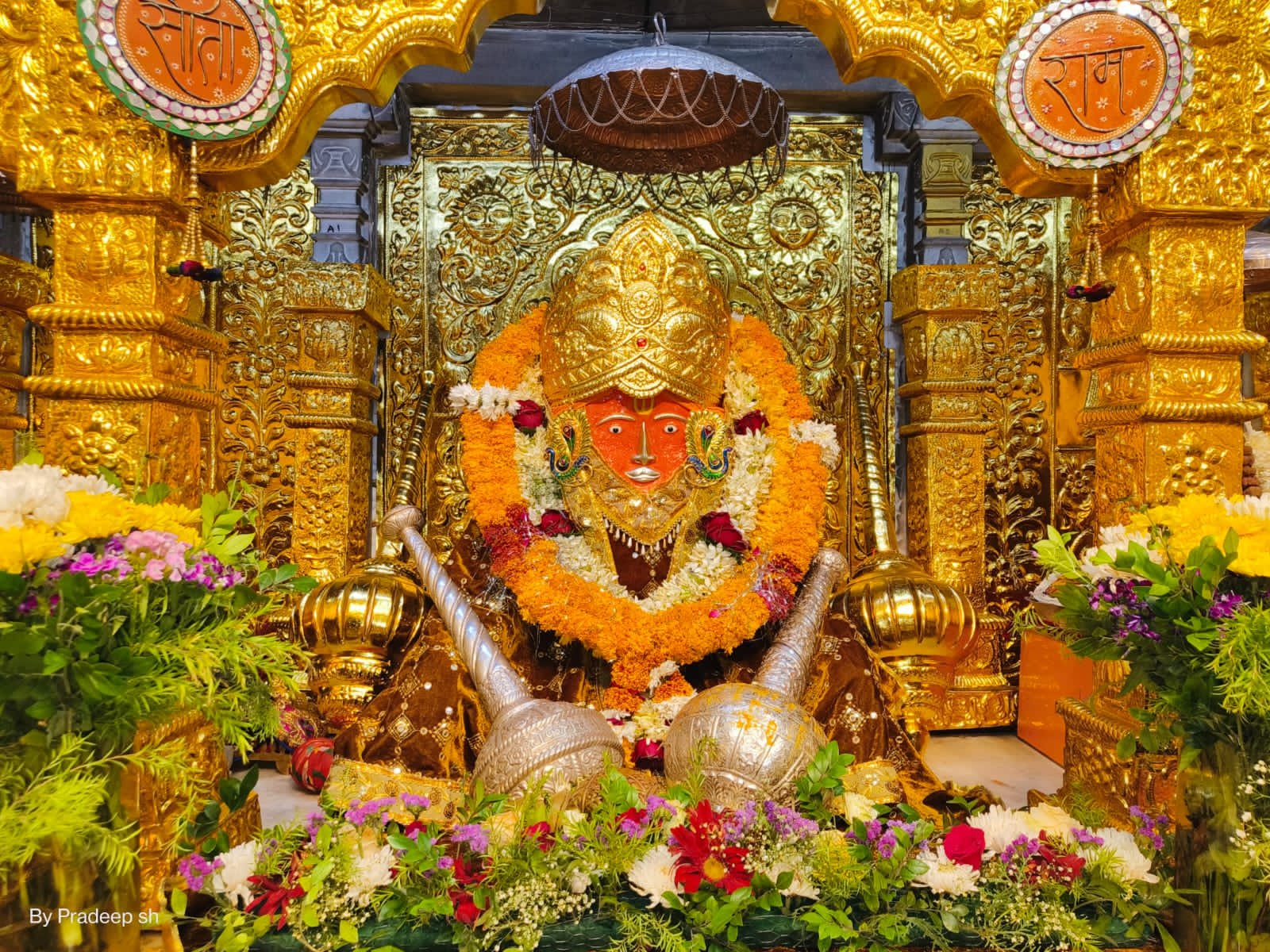 Khabar Mori Lai Rahiyo Bageshwar Gada Ke Hanuman - Bageshwar Dham Bhajan